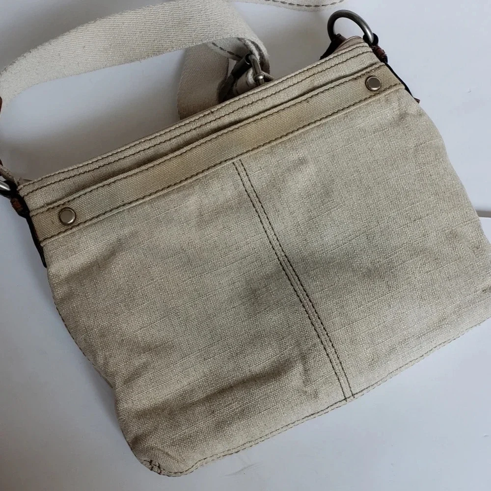 Fossil crossbody Purse. Adjustable straps - Picture 8 of 10